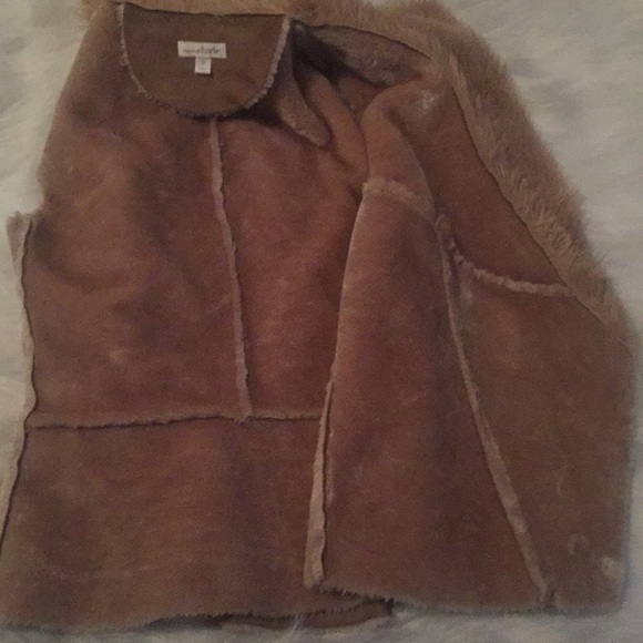 Suede/Faux Fur Beige Vest - Picture 3 of 3